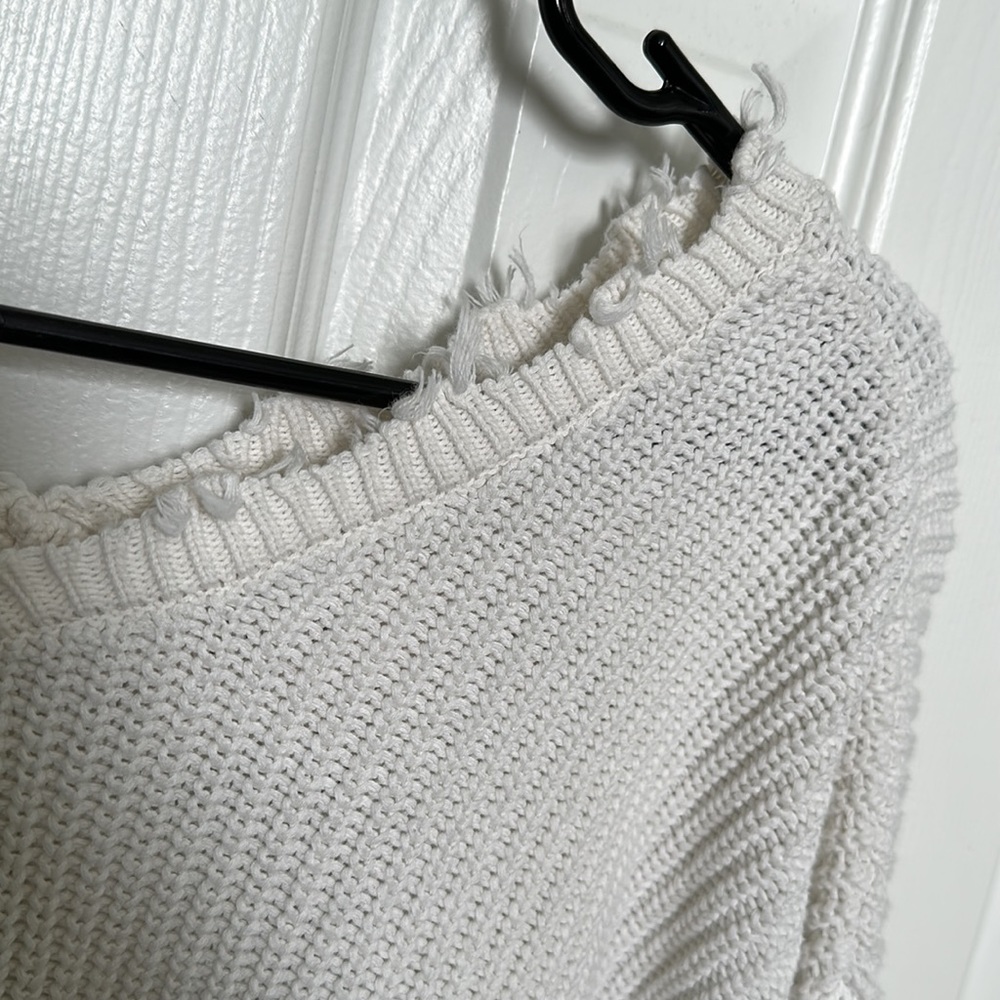Women’s Sweater - Picture 2 of 3